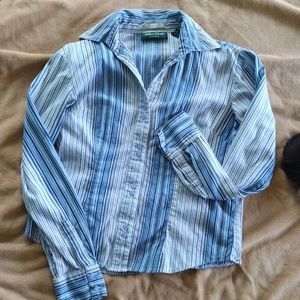 Women's fitted stretch blouse with cute button detail, darts, blues, off white